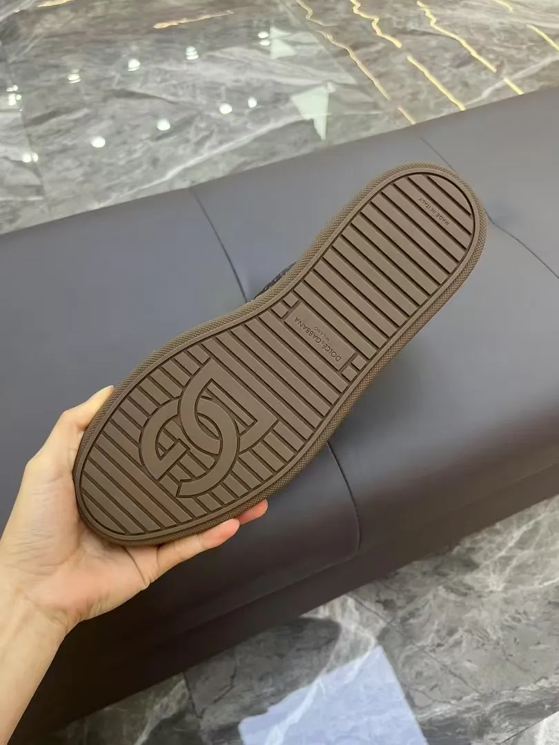 Men's Men's Shoes 💰400 [New Style] 🐝🐝DG—Dolce&G men's calfskin sneakers Portofino Yacht shoes, simple and versatile design, unique saddle leather soles. The Dolce &G logo rear wing is the icing on the cake. Imported cowhide + rubber outsole Size: 39-44 (customized at 38.45)